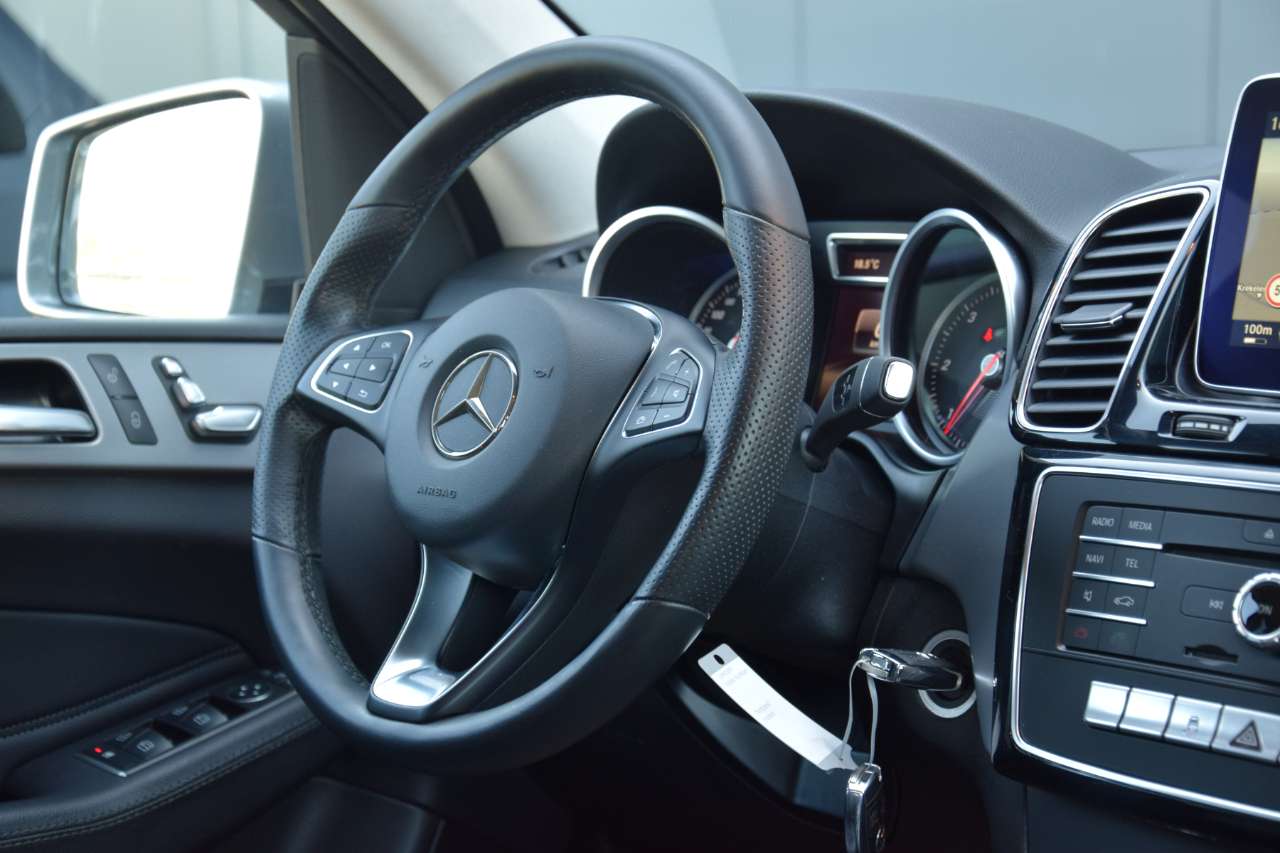 Mercedes-Benz GLE 250d 4-Matic AMG-Line 11/2016. Full Option!!