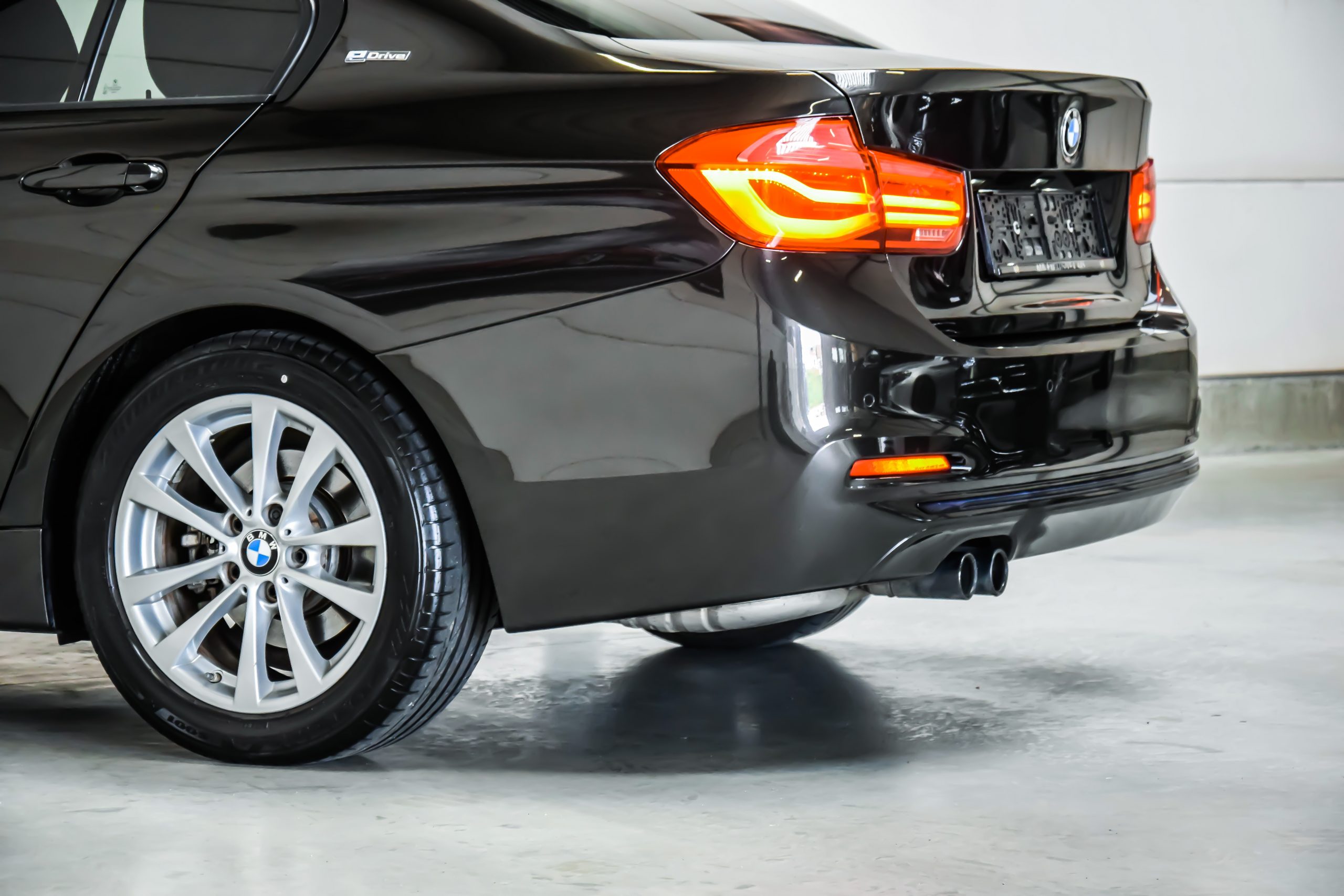 BMW 330eA Plug-In Hybride Sportline 04/2017 – Full Option!!