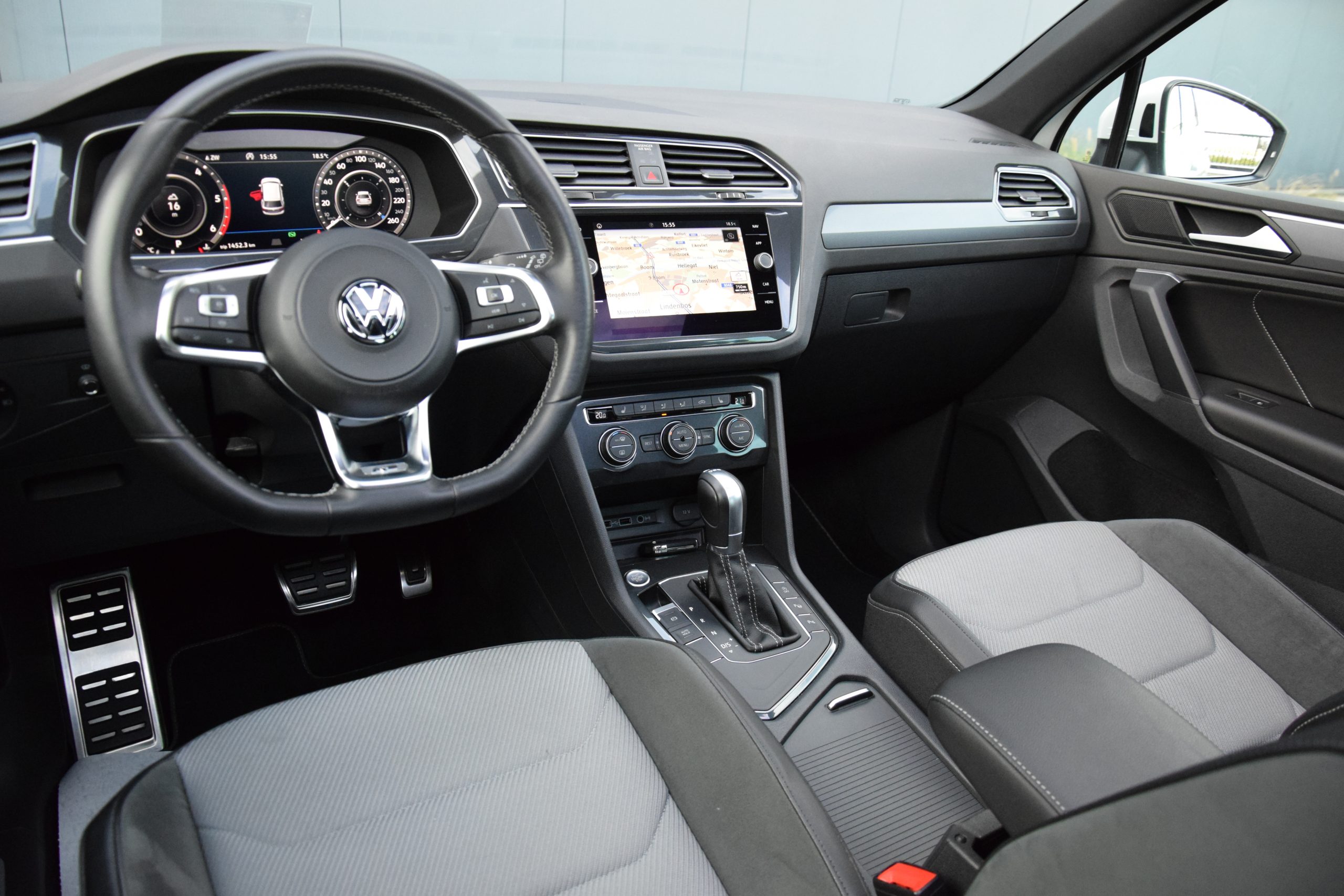 Volkswagen Tiguan 2.0 TDI R-Line 10/2018 – Full Option!!