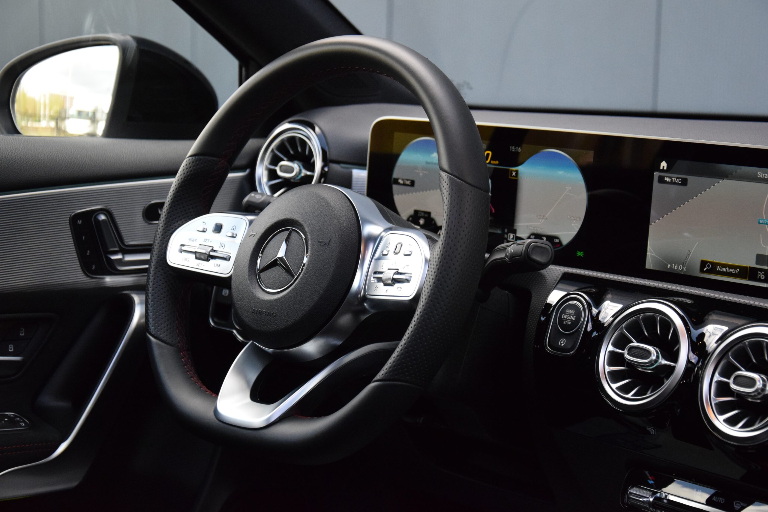 Mercedes-Benz A200 CGI AMG-Line Night Edition 07/2018 – Full Option!!